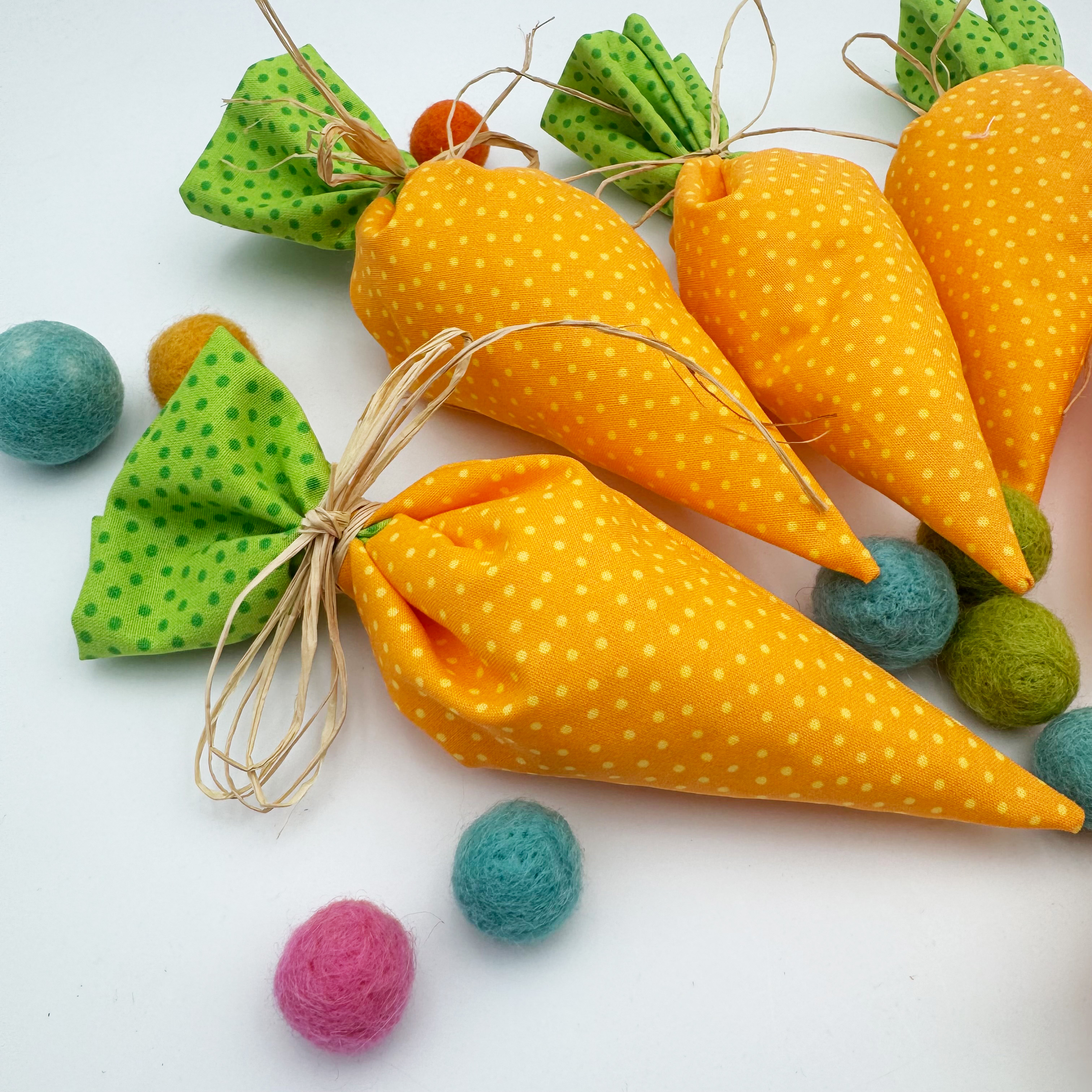 Osterdeko - Möhrensäcken aus Stoff